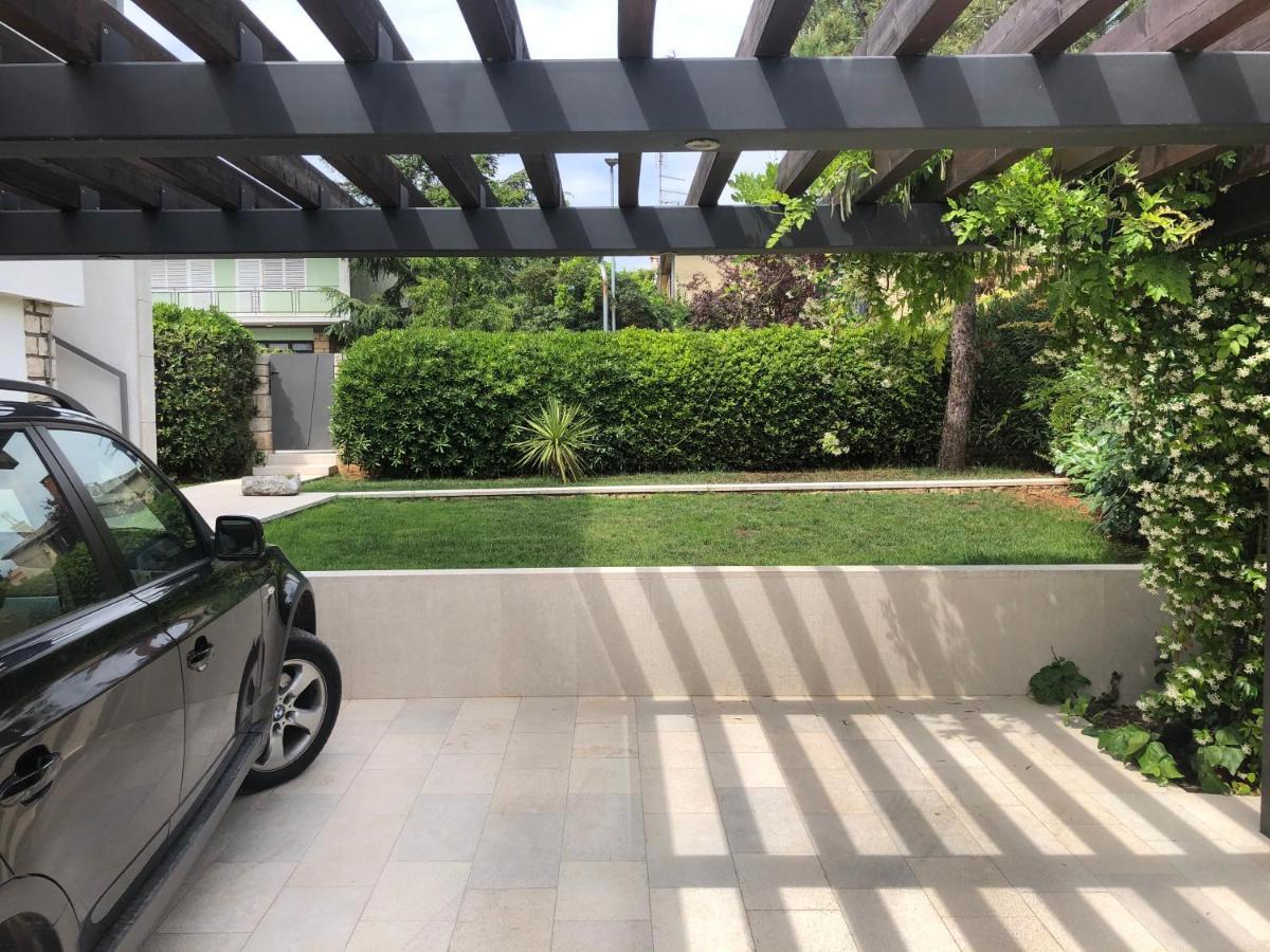 Apartment Lycia Rovigno Esterno foto